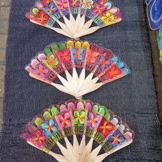 abanico ñanduti mango de madera